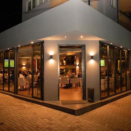 Griffon Bar Food Apartments Struga Exterior photo