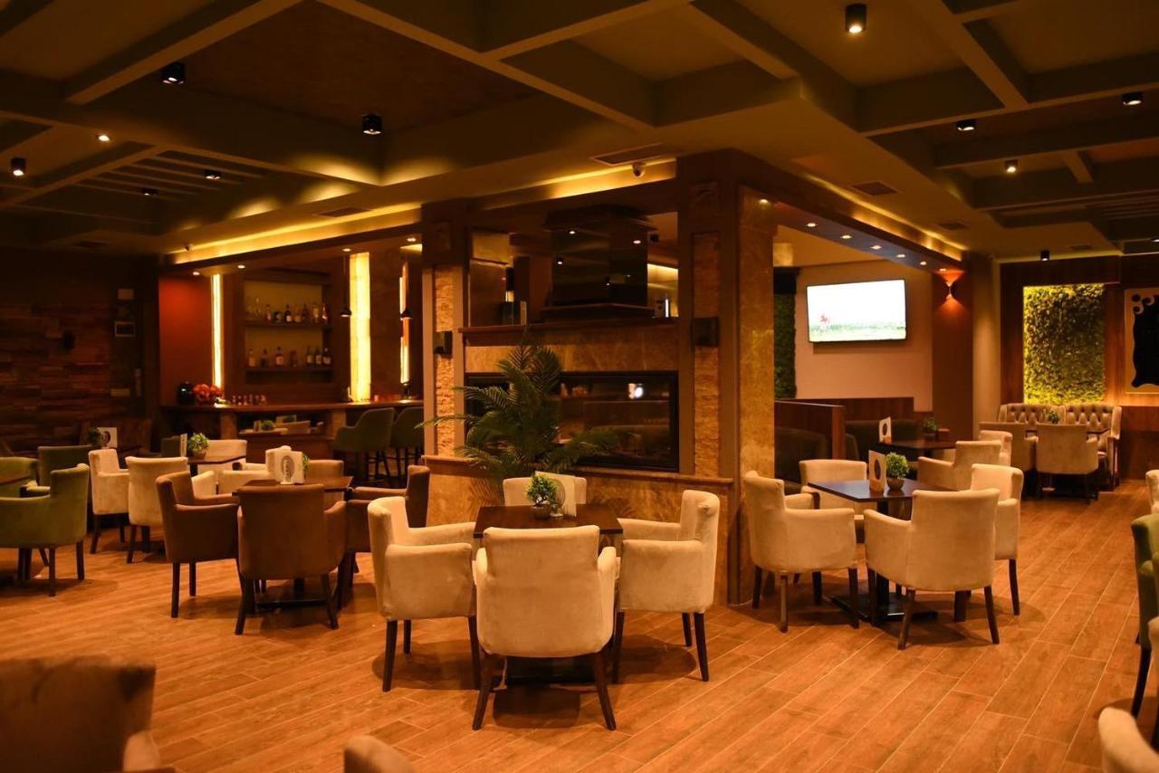 Griffon Bar Food Apartments Struga Exterior photo