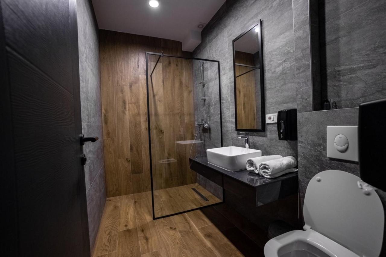 Griffon Bar Food Apartments Struga Exterior photo