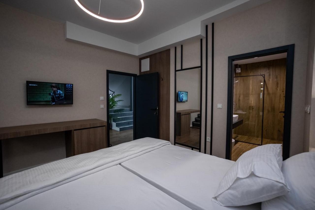 Griffon Bar Food Apartments Struga Exterior photo